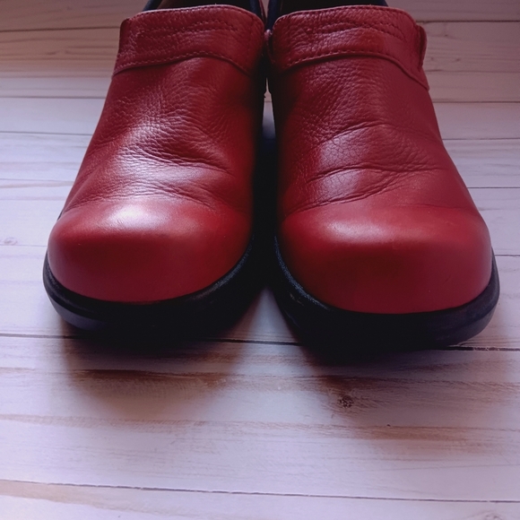 Ariat Women's US Sz 8.5 B Red Leather Slip On Comfort Shoes - Picture 8 of 10